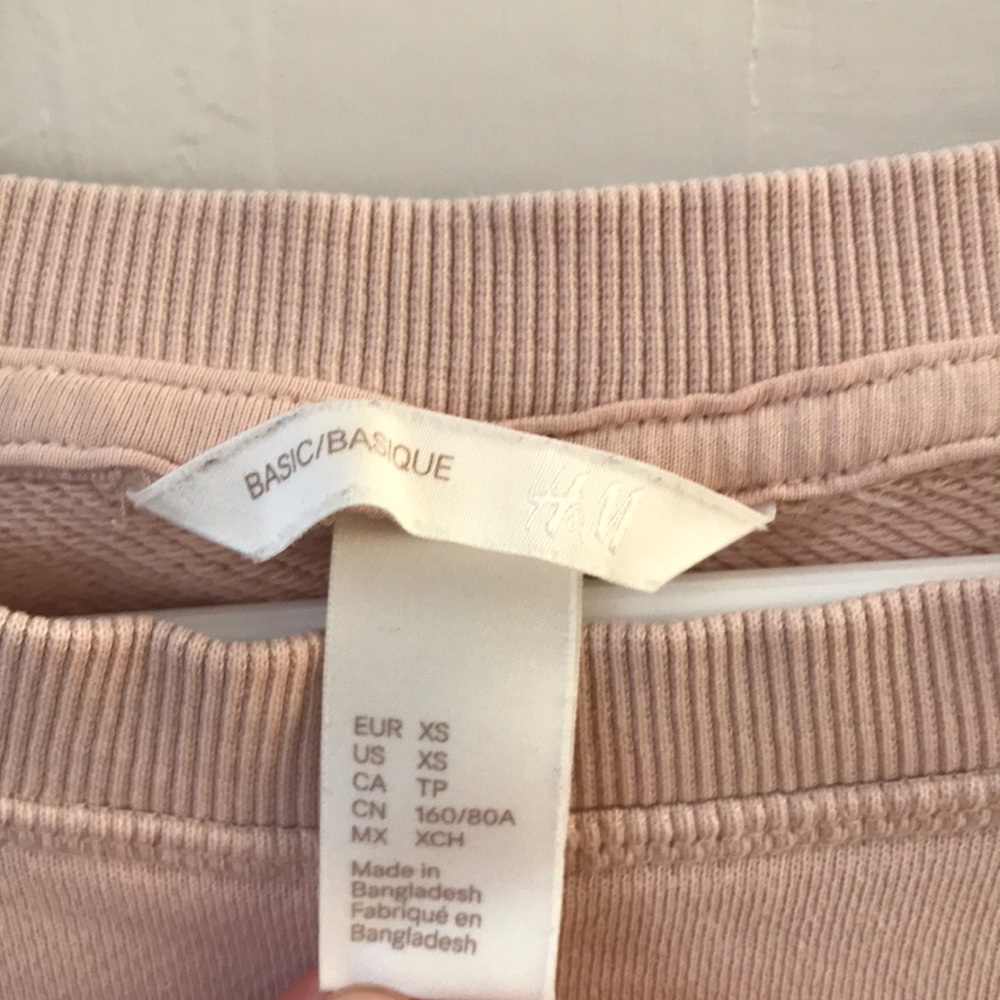 Light pink mildly cropped sweater - Picture 2 of 2